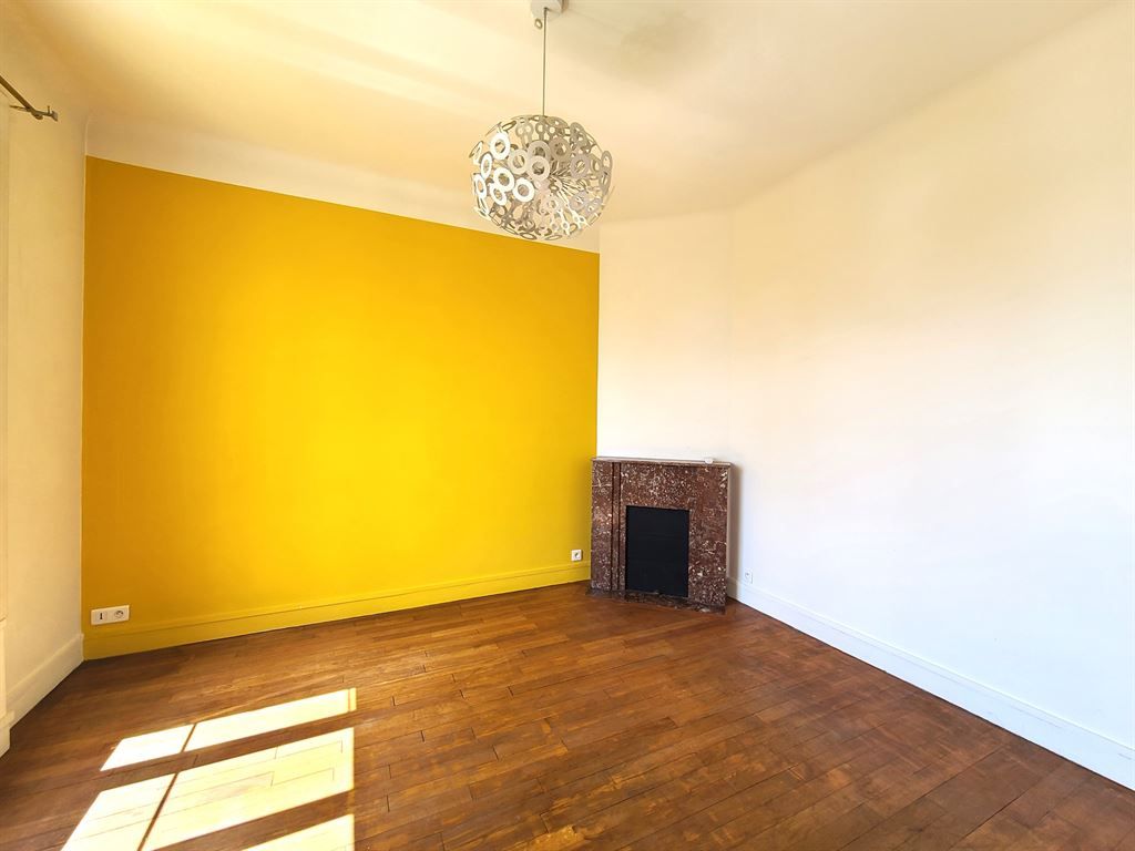 house 5 Rooms for sale on FONTENAY SOUS BOIS (94120)