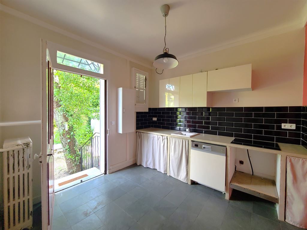 house 5 Rooms for sale on FONTENAY SOUS BOIS (94120)