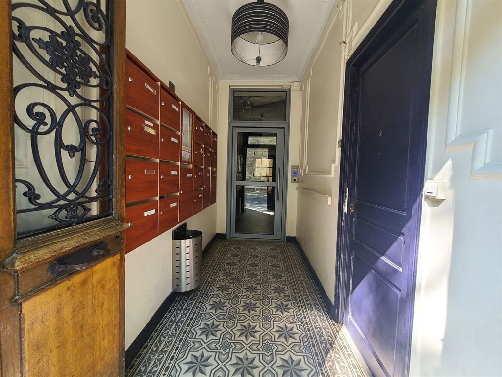 local d'activité en vente sur CLICHY (92110)