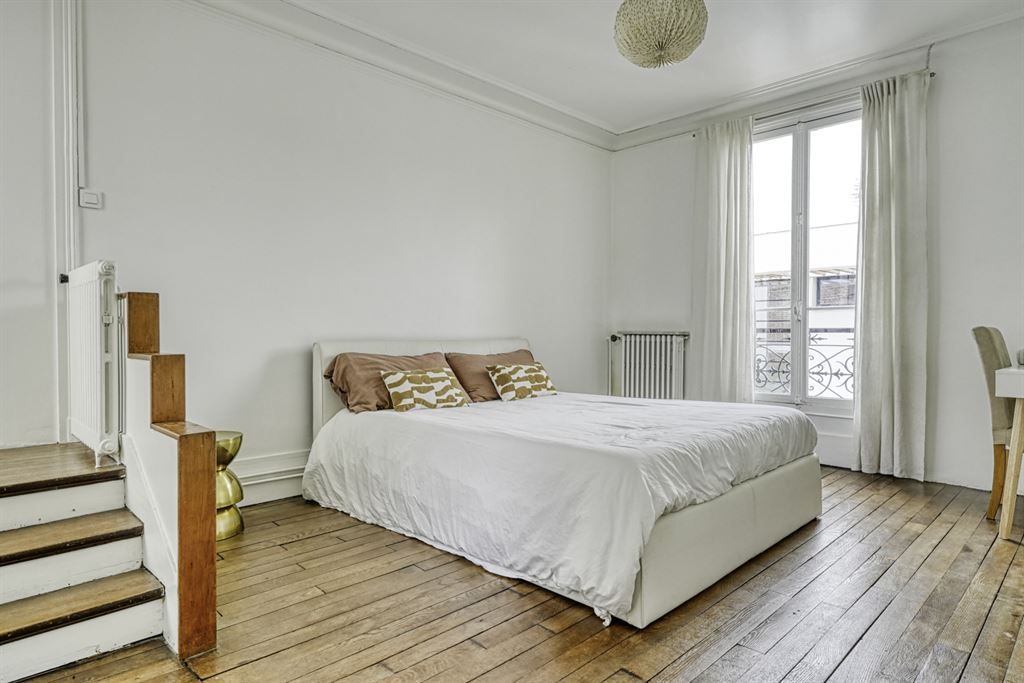 house 9 Rooms for sale on LA VARENNE ST HILAIRE (94210)