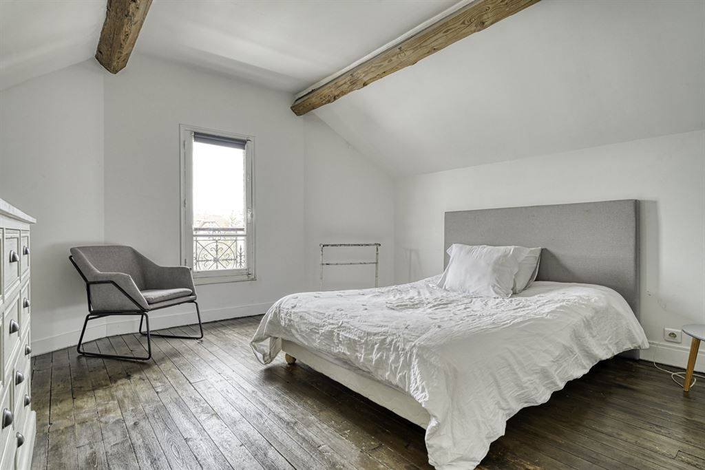 house 9 Rooms for sale on LA VARENNE ST HILAIRE (94210)